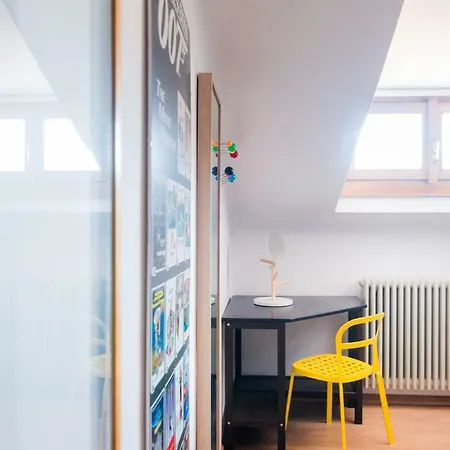 Cozy Flat Close To The Lake